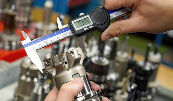 Measuring,A,Cutting,Tool,With,A,Caliper,For,A,Cnc Measuring,A,Cutting,Tool,With,A,Caliper,For,A,Cnc